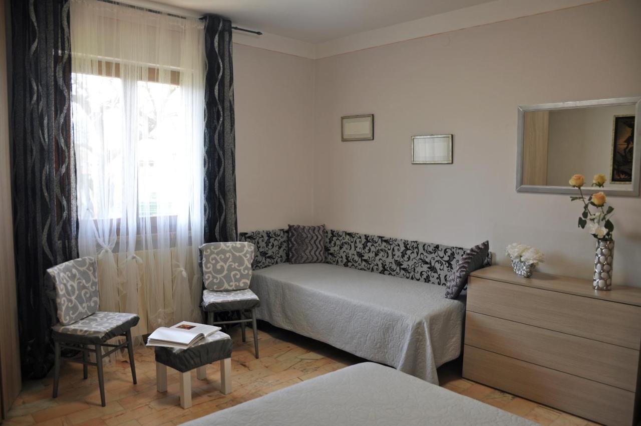 Casa in campagna a tre chilometri dal mare con parcheggio privato Villa Querceta Esterno foto