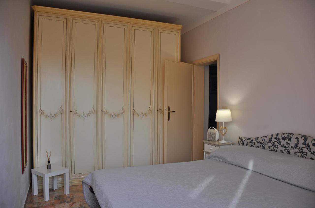 Casa in campagna a tre chilometri dal mare con parcheggio privato Villa Querceta Esterno foto