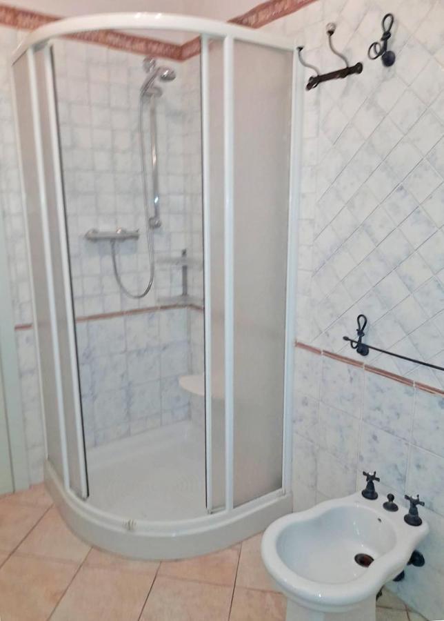 Casa in campagna a tre chilometri dal mare con parcheggio privato Villa Querceta Esterno foto