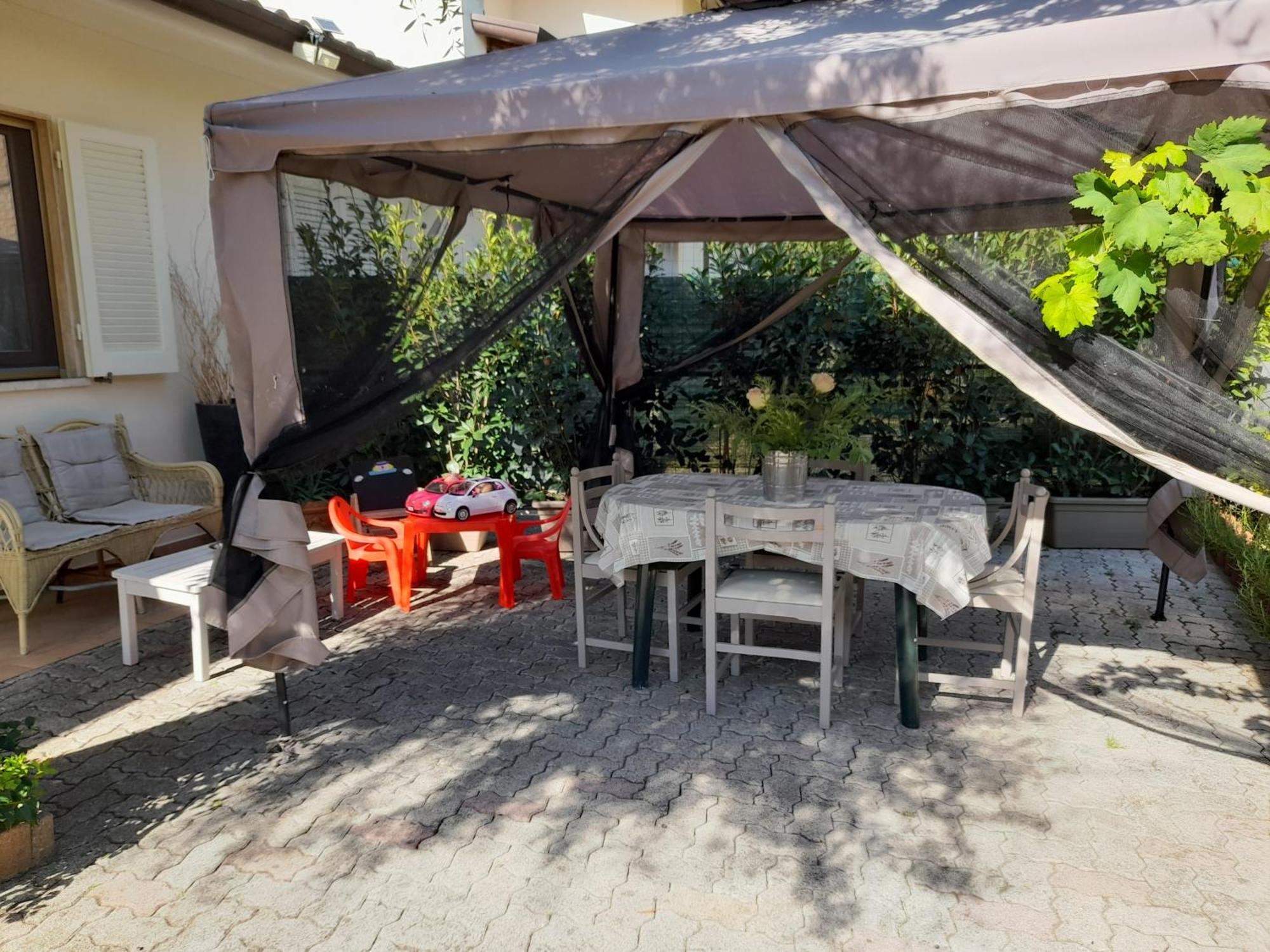 Casa in campagna a tre chilometri dal mare con parcheggio privato Villa Querceta Esterno foto