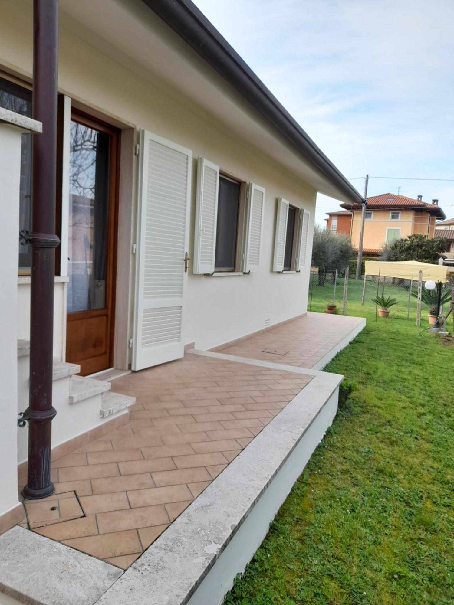 Casa in campagna a tre chilometri dal mare con parcheggio privato Villa Querceta Esterno foto