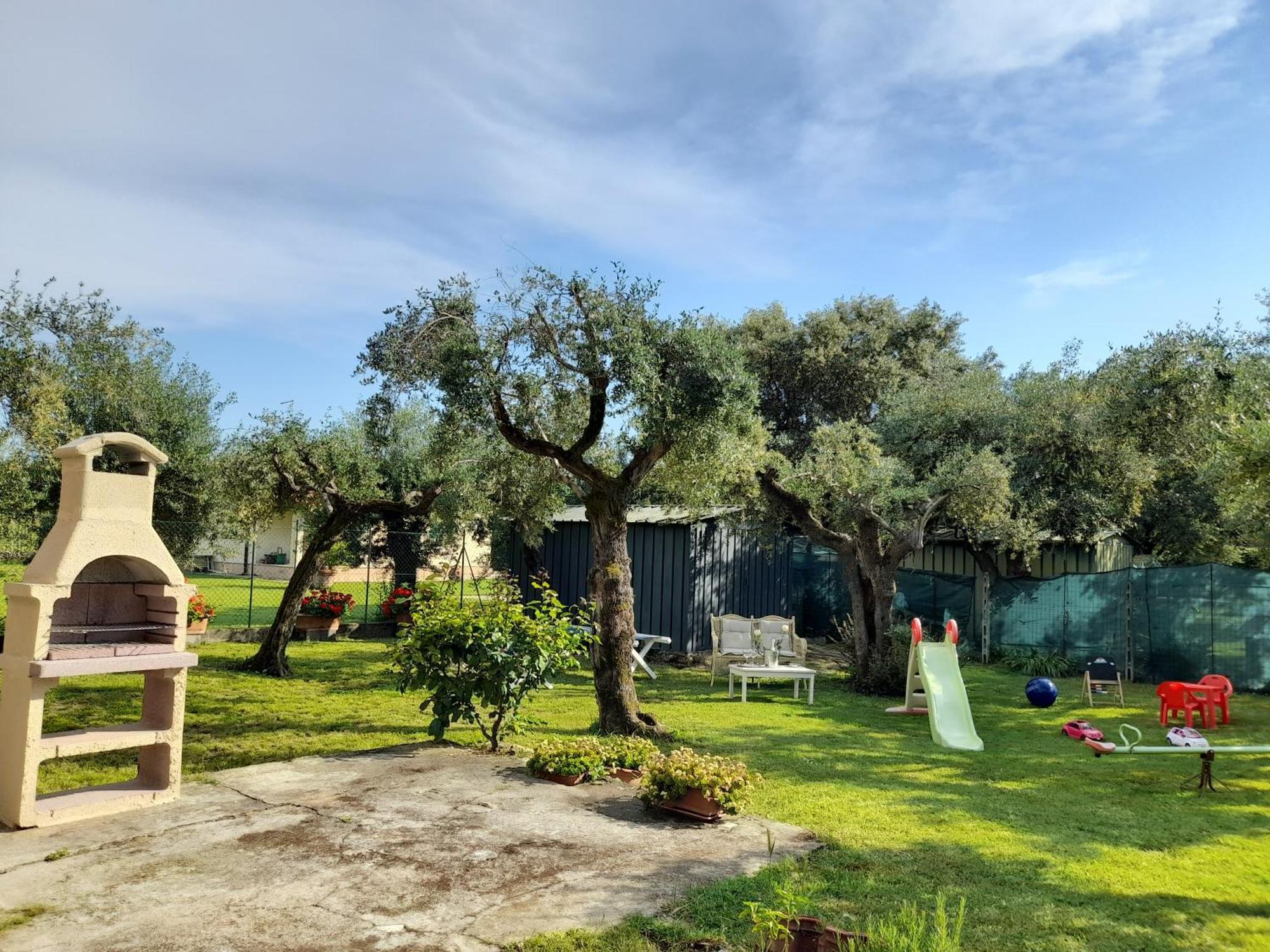 Casa in campagna a tre chilometri dal mare con parcheggio privato Villa Querceta Esterno foto